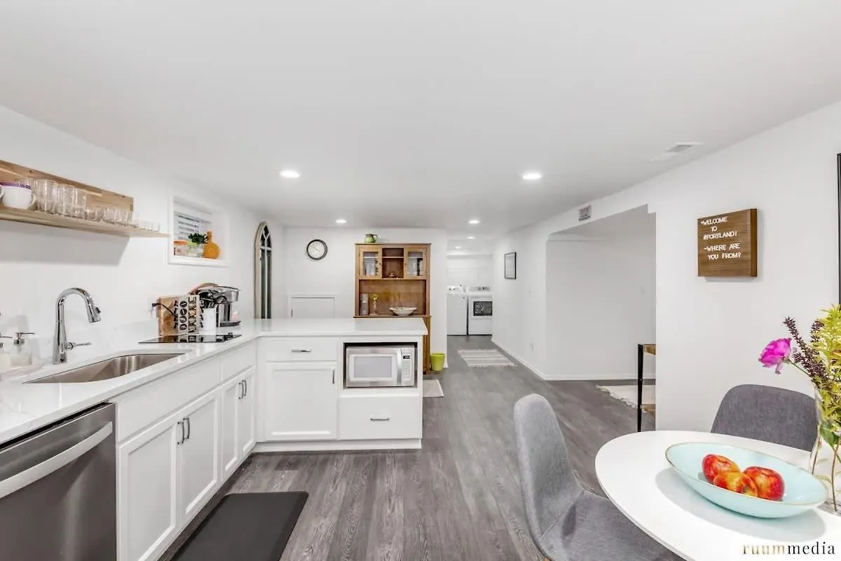 Stay Portland - The Fantastic Fargo Flat - Irving Park Oasis