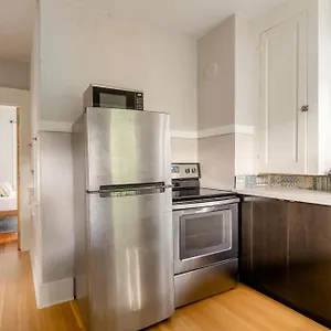 Stay Portland - Portland Classic - Parks, Eateries & Local Shops Apartment