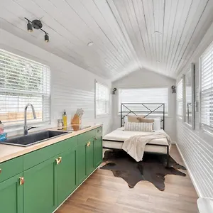 - Noir-emerald Modern Tinylux In Holiday home